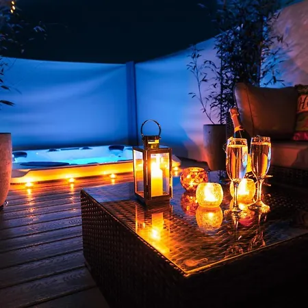 Bluebell With Hot Tub Hytte York