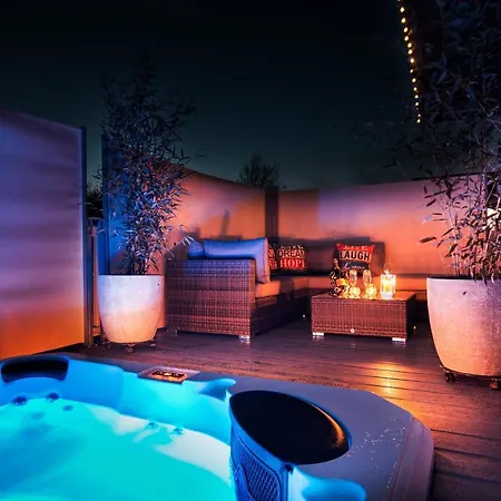 Bluebell With Hot Tub Hytte York
