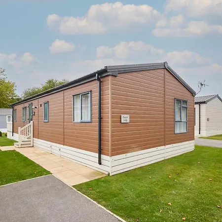 Bluebell With Hot Tub * York